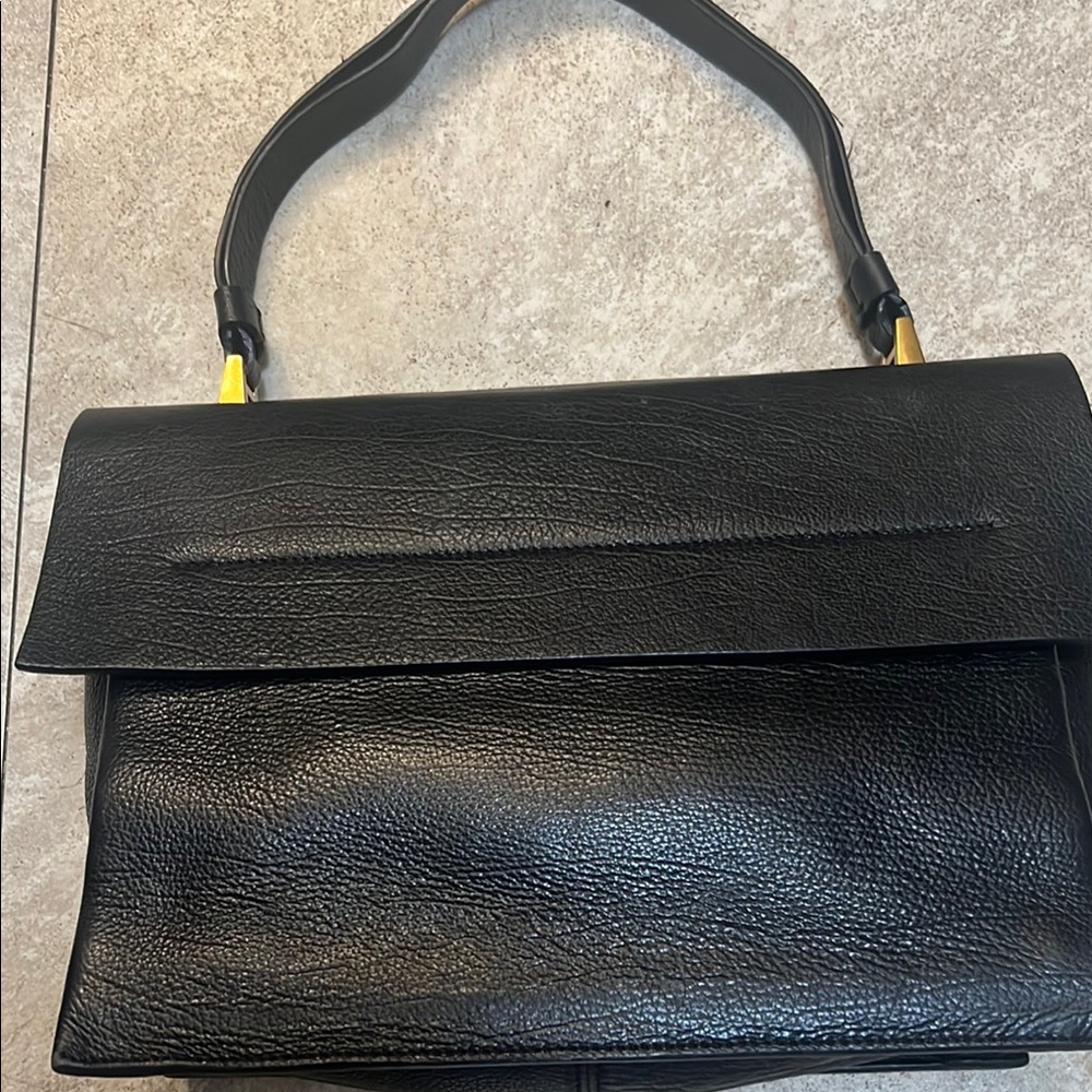 Elegant Black Leather Satchel - Picture 3 of 8